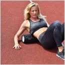 gladiator sports foam roller vrouw rollend