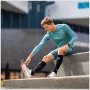 Herzog Sport Compressiekousen Pro in de kleur zwart gedragen door man