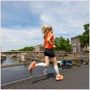 Herzog Sport Compressiekousen Pro in de kleur wit gedragen door vrouw