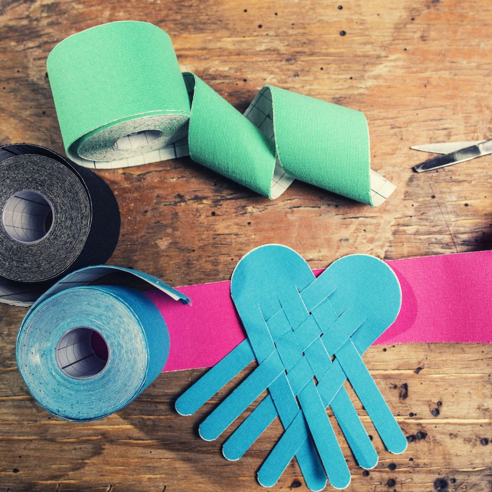 Kinesiotape per rol rollen uitgeknipt