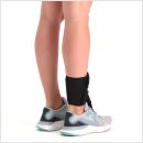novamed foot up klapvoet brace foto vanaf de zijkant genomen