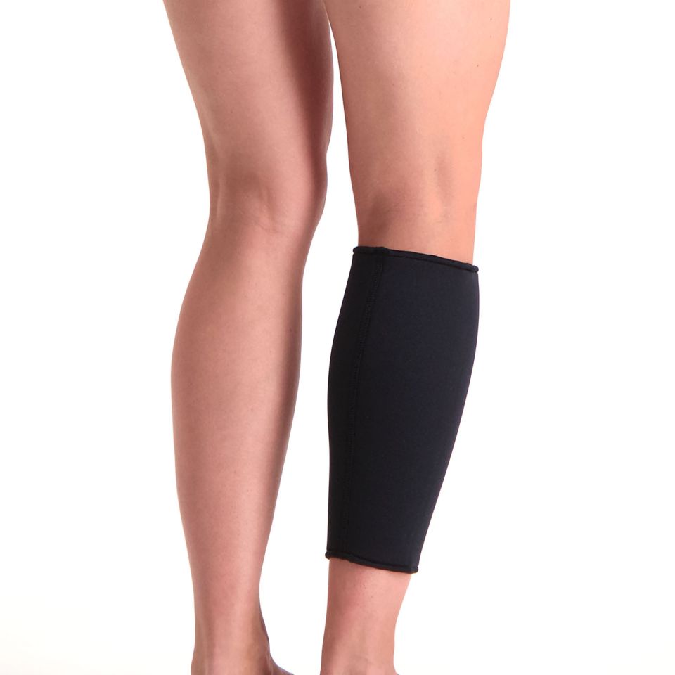 super ortho kuitbrace zwart om linkerkuit gedragen
