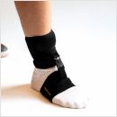 novamed klapvoet brace shoeless accessoire gedragen om voet met sok aan