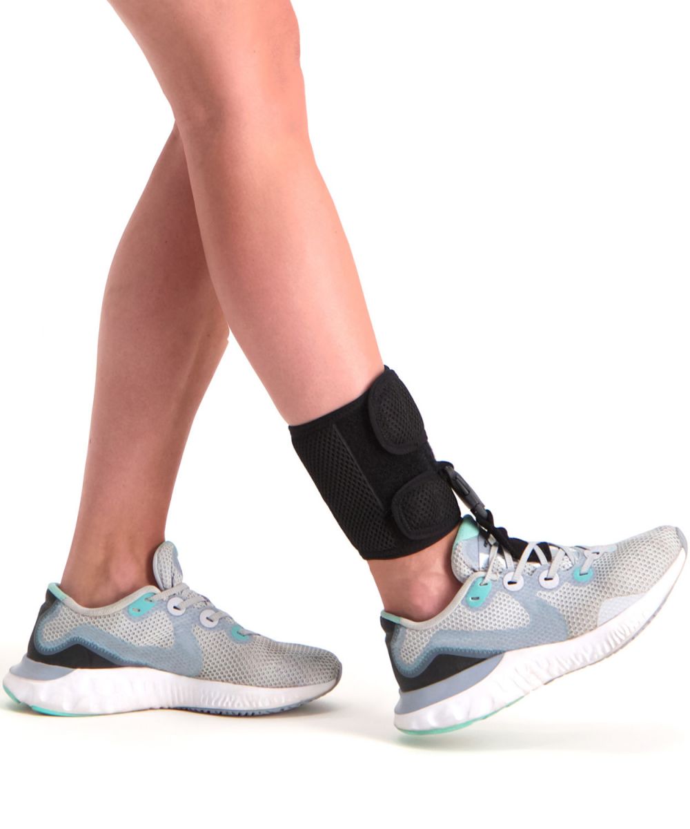 hoe combineer je schoenen met een klapvoetbrace