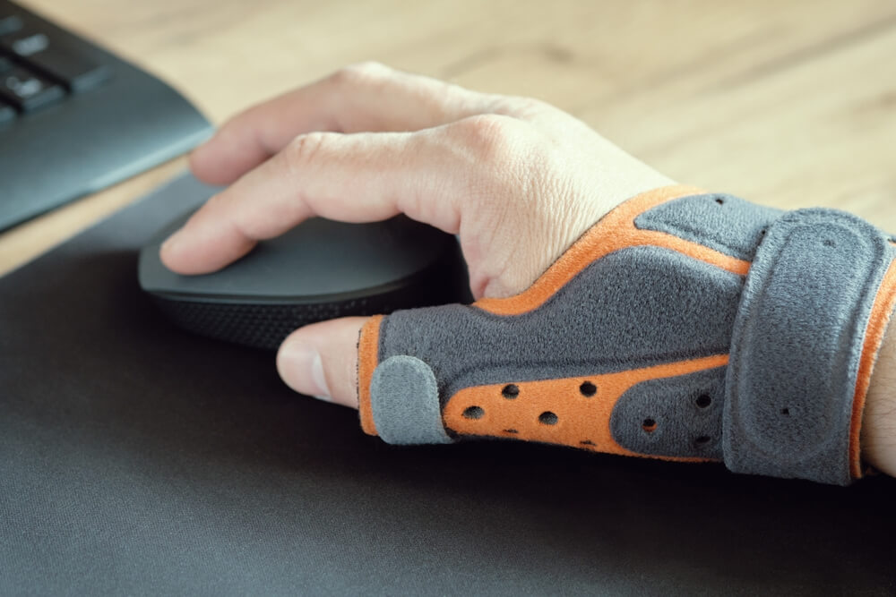 hoe kies je de juiste brace voor een peesontsteking in je hand of duim