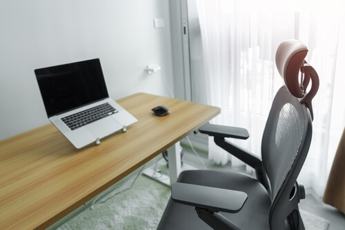 goede houding achter bureau