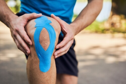 hoe knie intapen